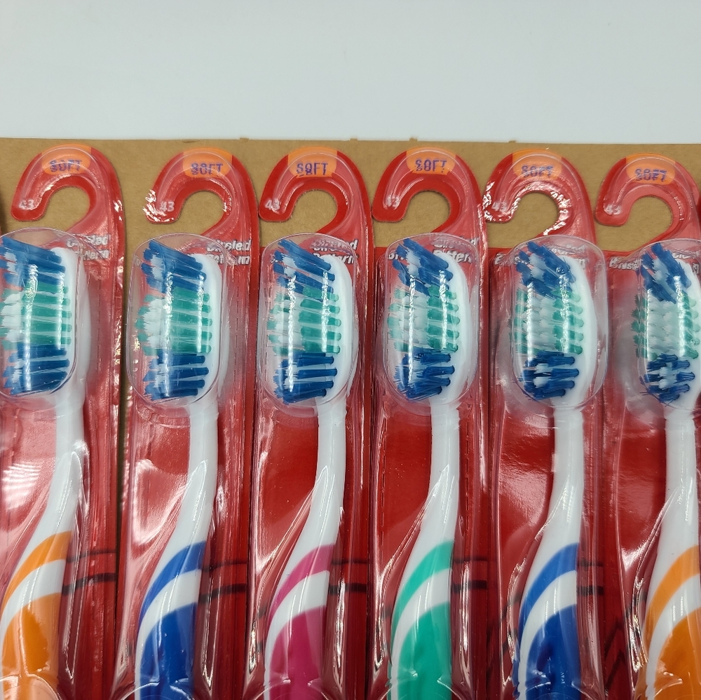 8 Count Colgate Soft Tip Toothbrush Pack - Picture 3 of 6